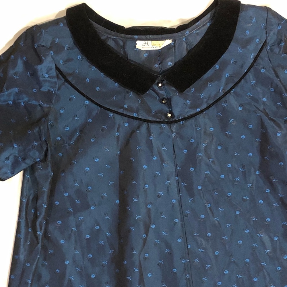 Hi Stork Maternity gorgeous dressy top with great button details on sleeves.